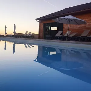  Hébergement de vacances Les Hauts D'albas