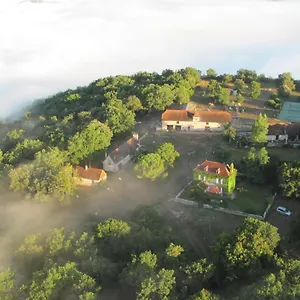  Hébergement de vacances Domaine De Gayfié